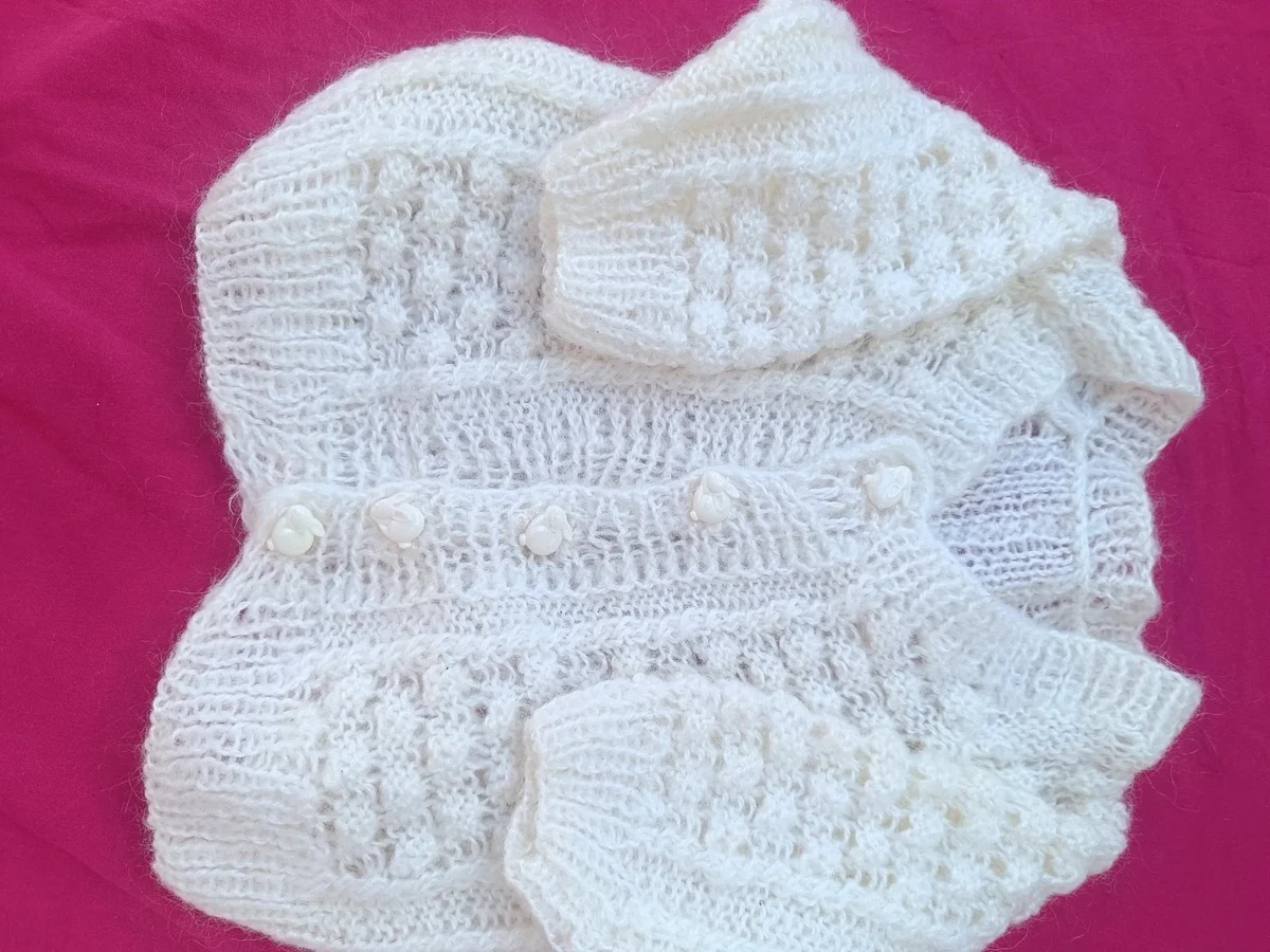 Cardigan bebe tricotat, alb - ivoire, cu nasturi iepuraș (2)