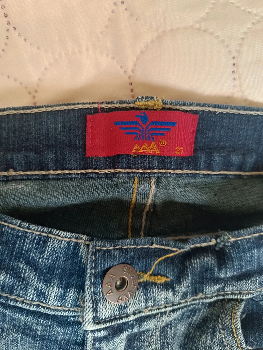 Pantaloni trei sferturi de blug pentru femei.Mărimea 27,cu perlute și (3)