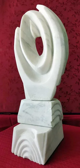Focul primordial , Sculptură în marmură albă