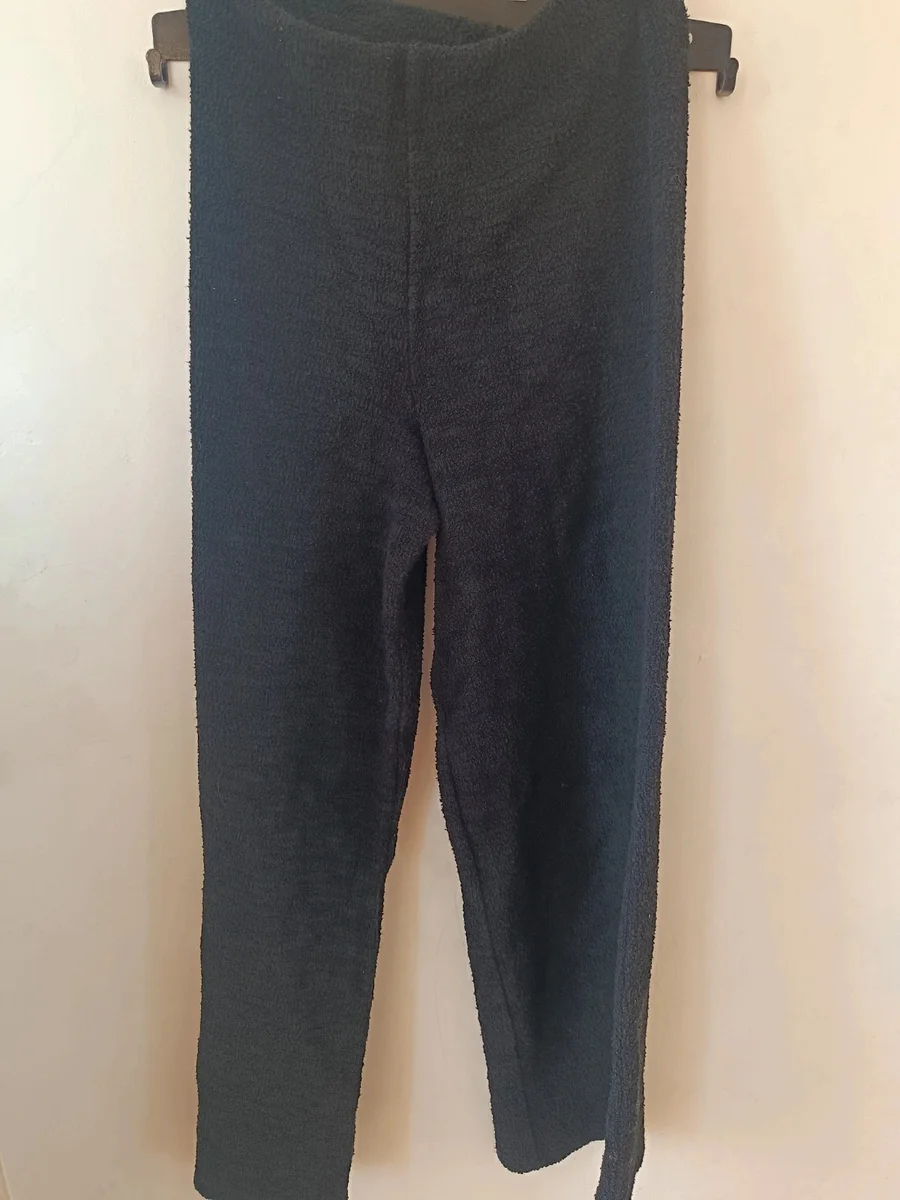 Pantaloni evazați Zara din tricot buclat / bouclé negru, foarte groși,