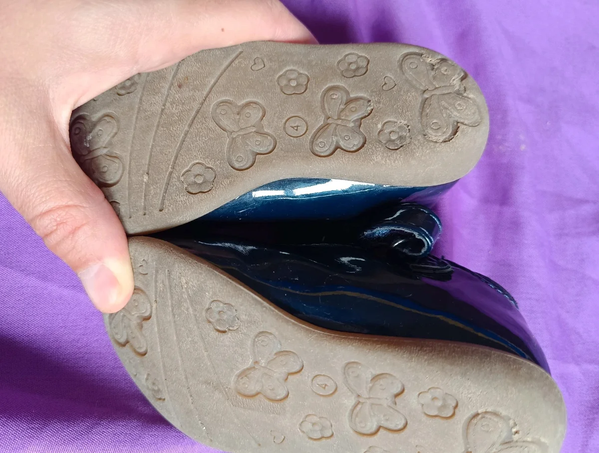Pantofiori Mary Jane lac bleumarin cu fluturași aplicați - Mărimea 20 (UK 4) (7)