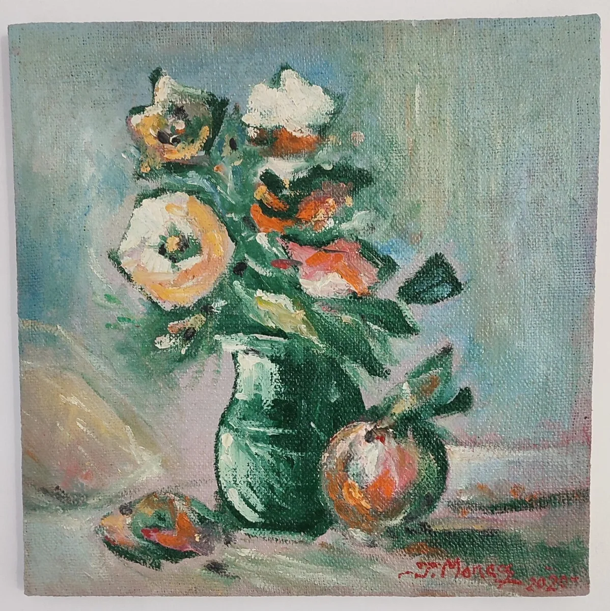 Blumen in einer smaragdgrünen Vase