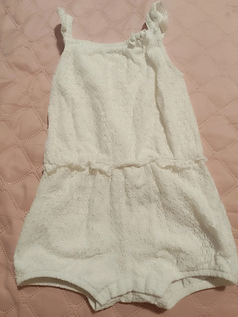 Salopetă/Body H&M alb din dantelă, mărimea 92 (18 - 24 luni)