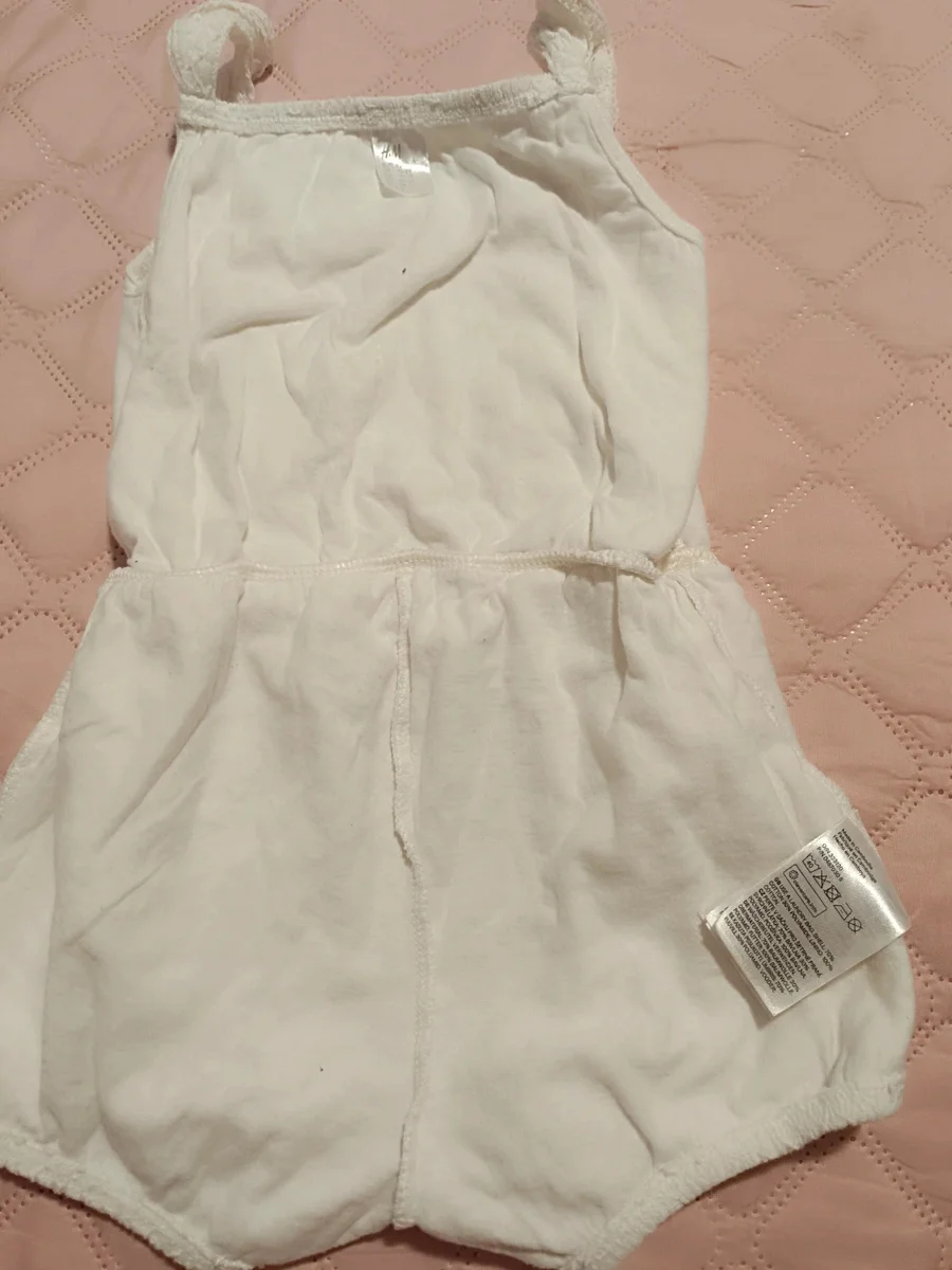 Salopetă/Body H&M alb din dantelă, mărimea 92 (18 - 24 luni) (4)