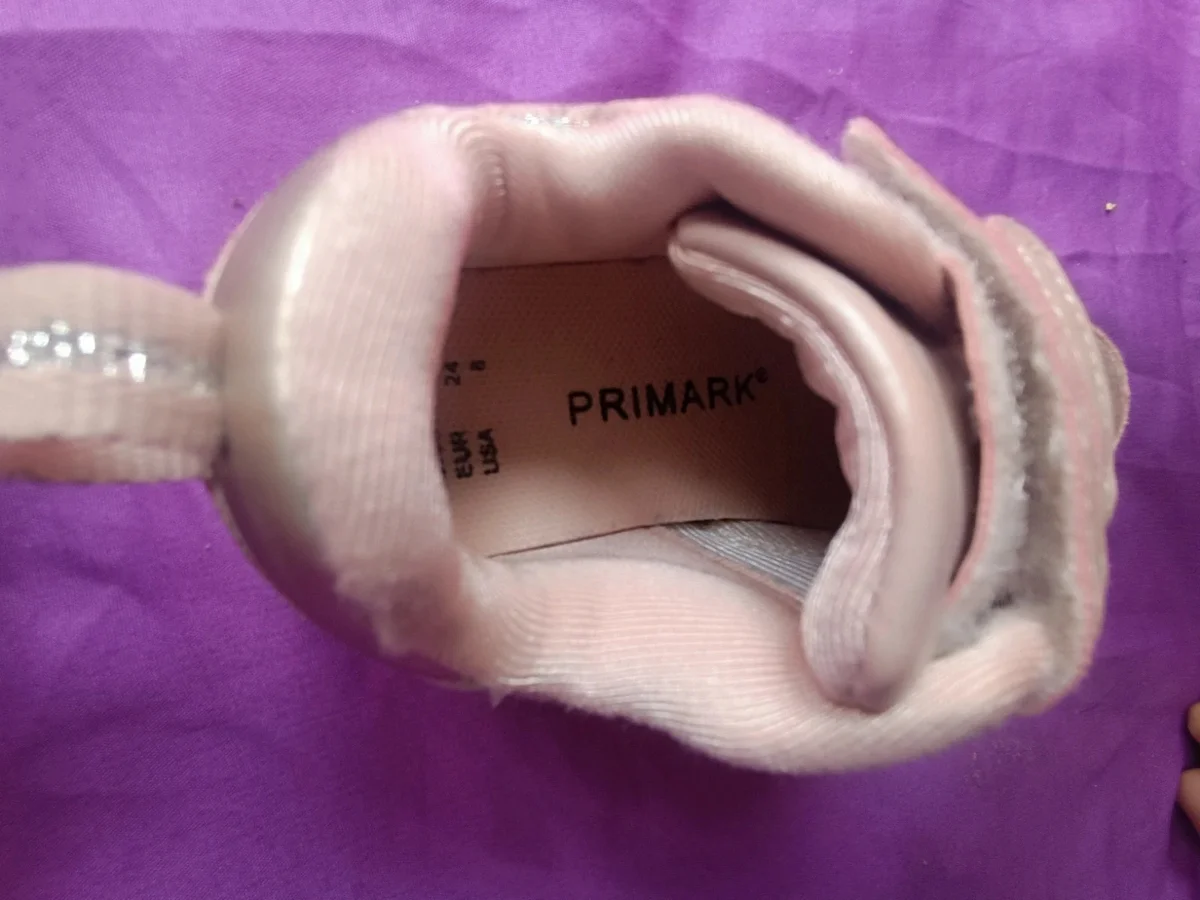 Adidași roz cu sclipici și stea Primark Mărimea 24 (8)