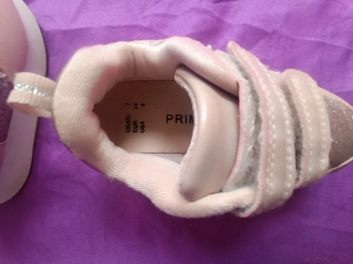 Adidași roz cu sclipici și stea Primark Mărimea 24 (7)