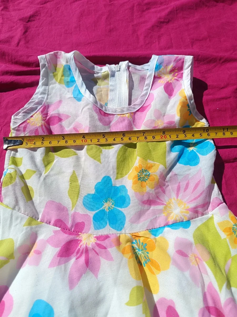 Rochiță de vară cu imprimeu floral colorat - ideală pentru zilele calde (3)