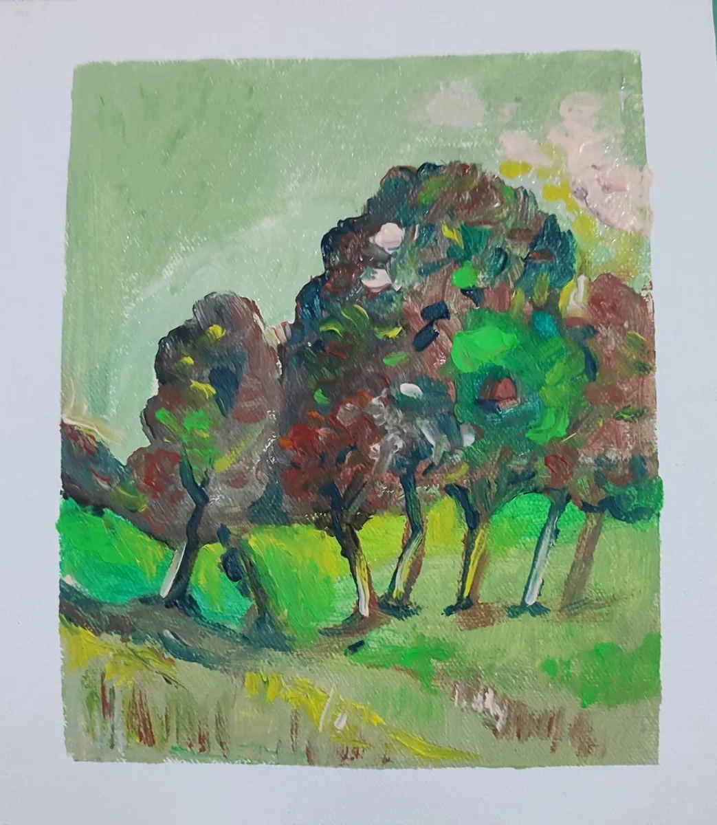 Trei arbori pe deal verde (1)