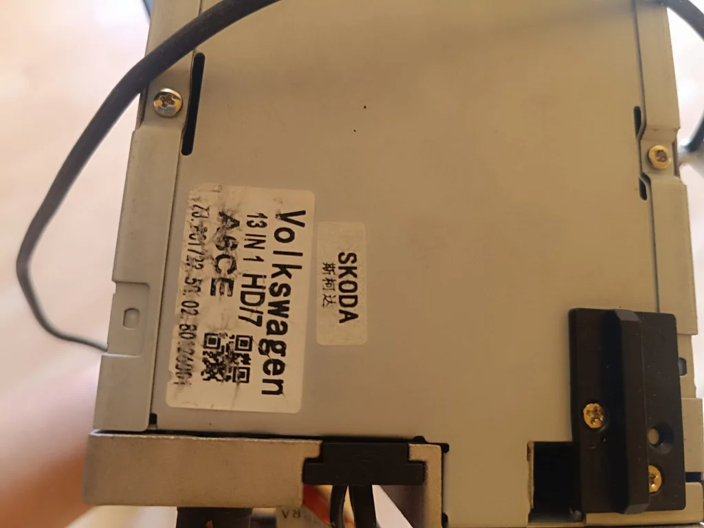 Sistem Multimedia Auto 2DIN AWESAFE cu Navigație GPS și DVD pentru gama VW / Skoda (Quadlock & CAN-Bus)