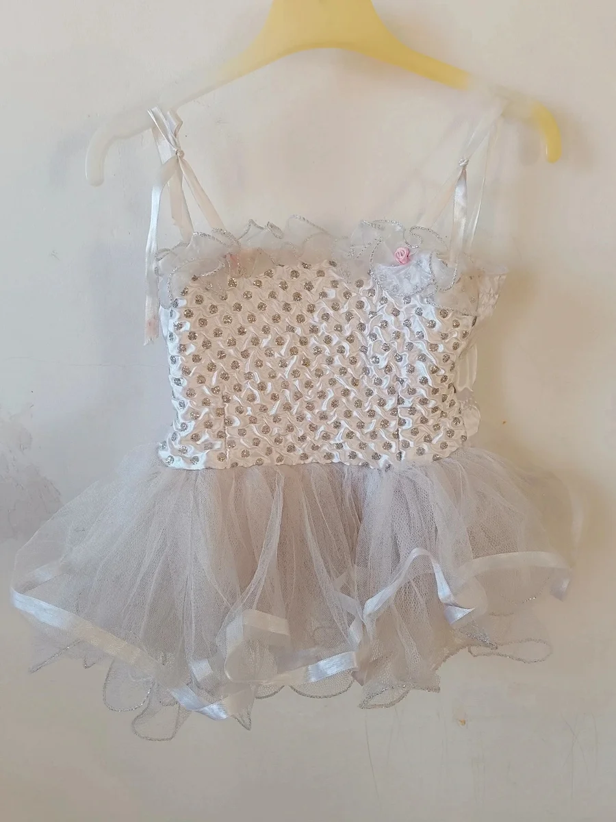 Rochiță albă tip tutu de ocazie / serbare cu aplicații argintii, mărimea 1