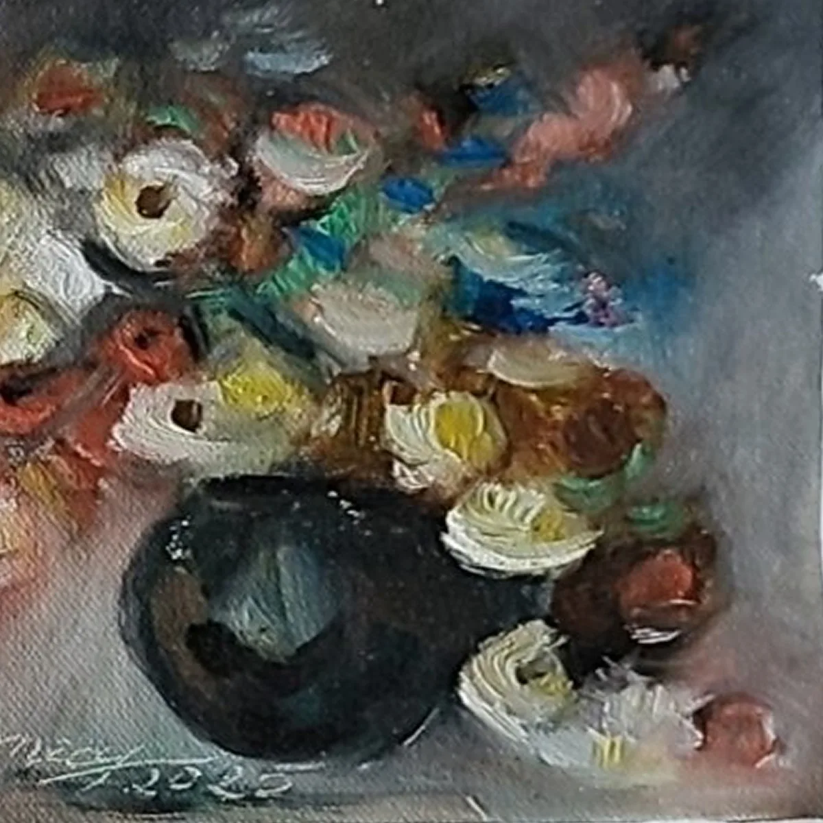 Buchet în vas negru cu flori calde (1)