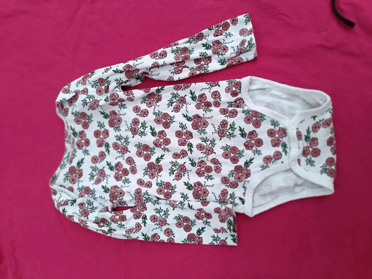 Body cu mânecă lungă și imprimeu floral. Mărimea 86, 12 - 18 luni