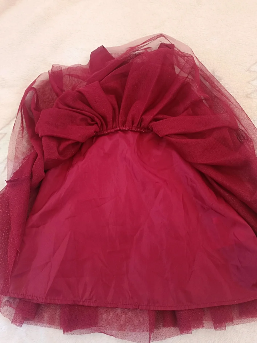 Rochiță elegantă bordo, cu fundă și tul sclipitor - purtată o singură dată! (3)