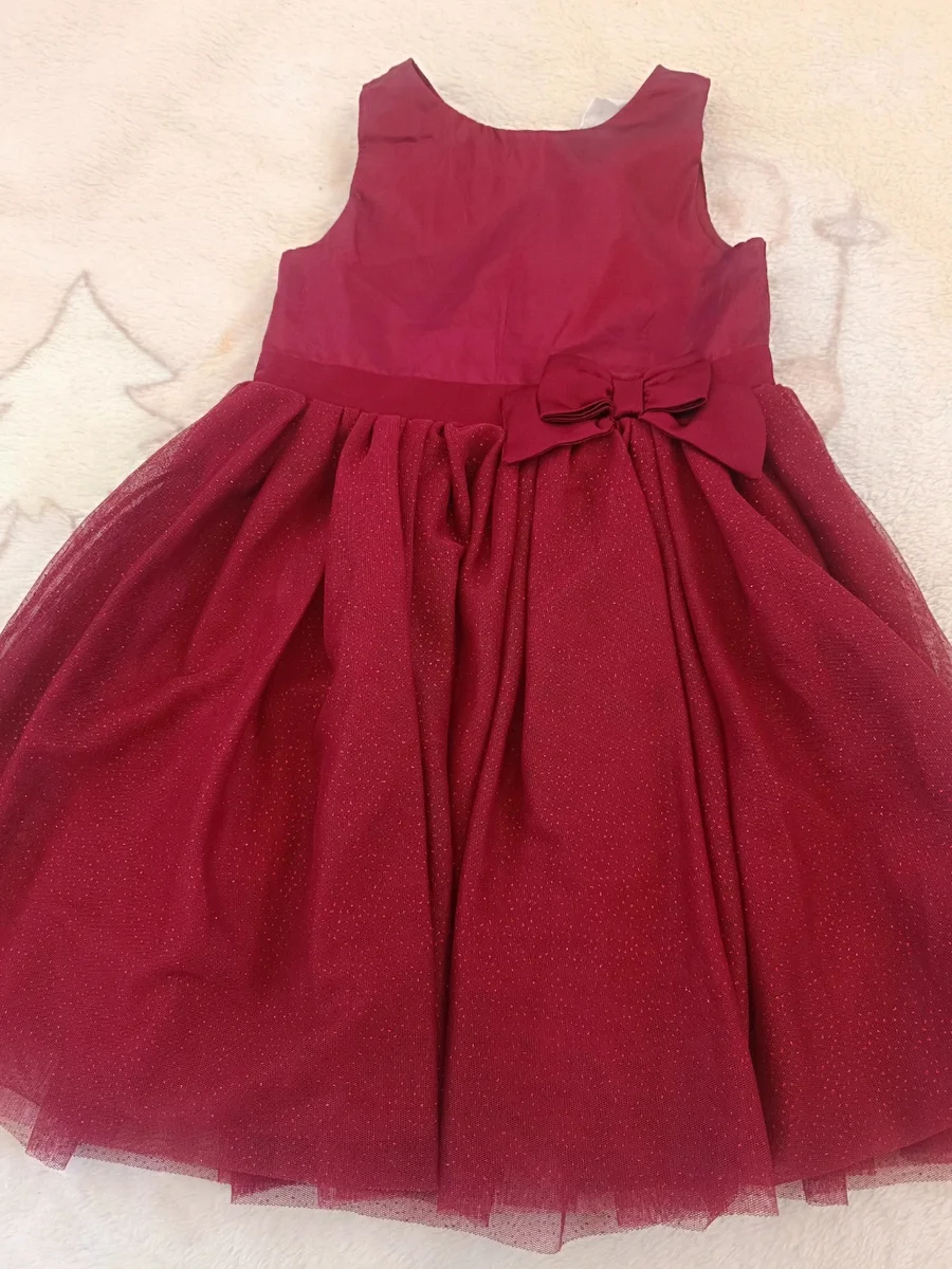 Rochiță elegantă bordo, cu fundă și tul sclipitor - purtată o singură dată!